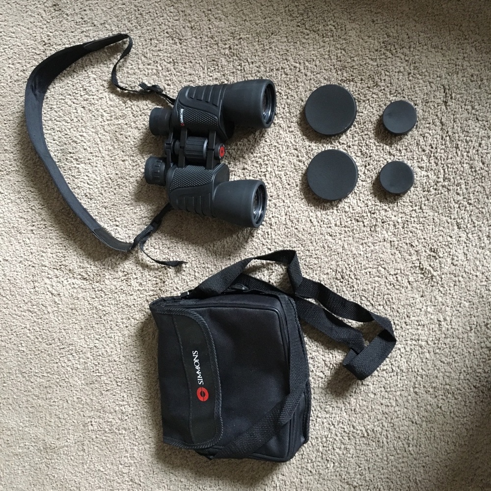 Brand new used twice Simmons binoculars!!! Great shape!!